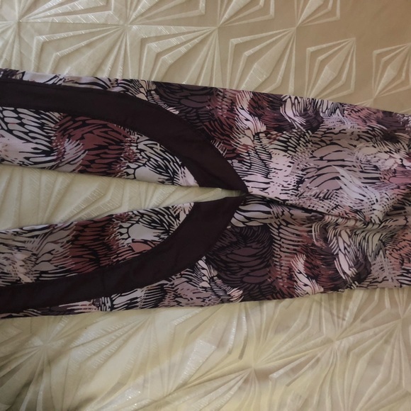 A lot of Workout Gear - 5 Legging-XS & 5 tops size small - EUC - Picture 10 of 15